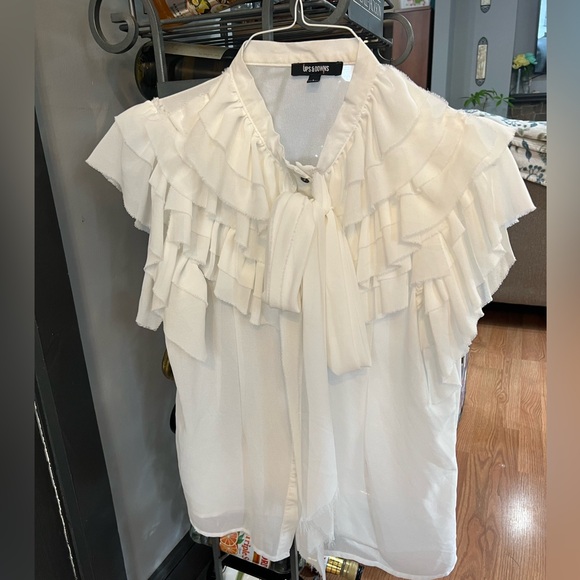 UPS and Downs ruffle top - Picture 1 of 4